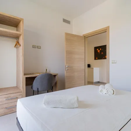 Le Scuderie 7 Apartment *