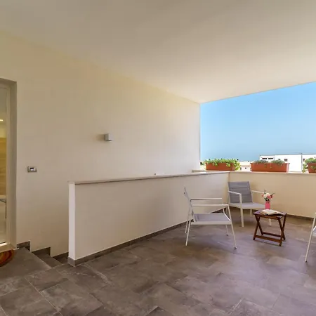 Apartment Le Scuderie 7 *