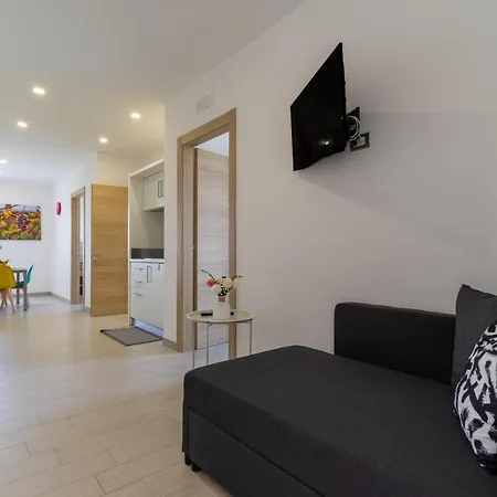 Le Scuderie 7 Apartment *